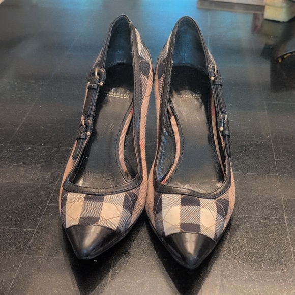 🌹Burberry Checkered Black and Cream Heels🌹 - Picture 5 of 8